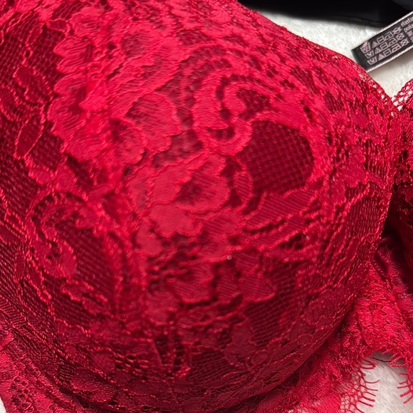 Victoria's Secret Black and Red Lace Bras with Underwire - Picture 2 of 10